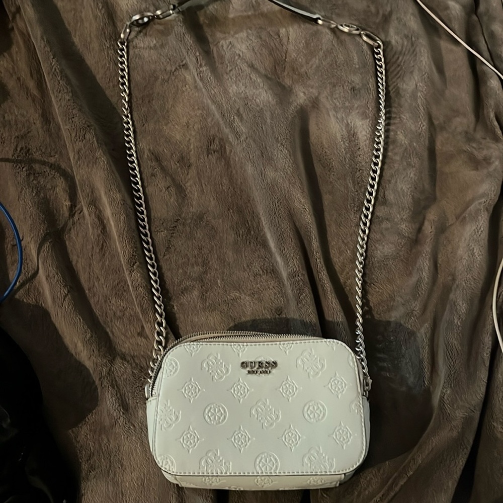 it’s a guess purse i don’t care for it anymore because i don’t use it